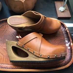 Sanita size 7 wooden clogs